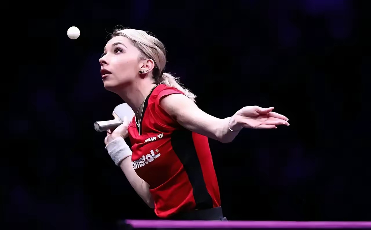 亚洲球队在国际赛事中挑战最强对手，气势如虹