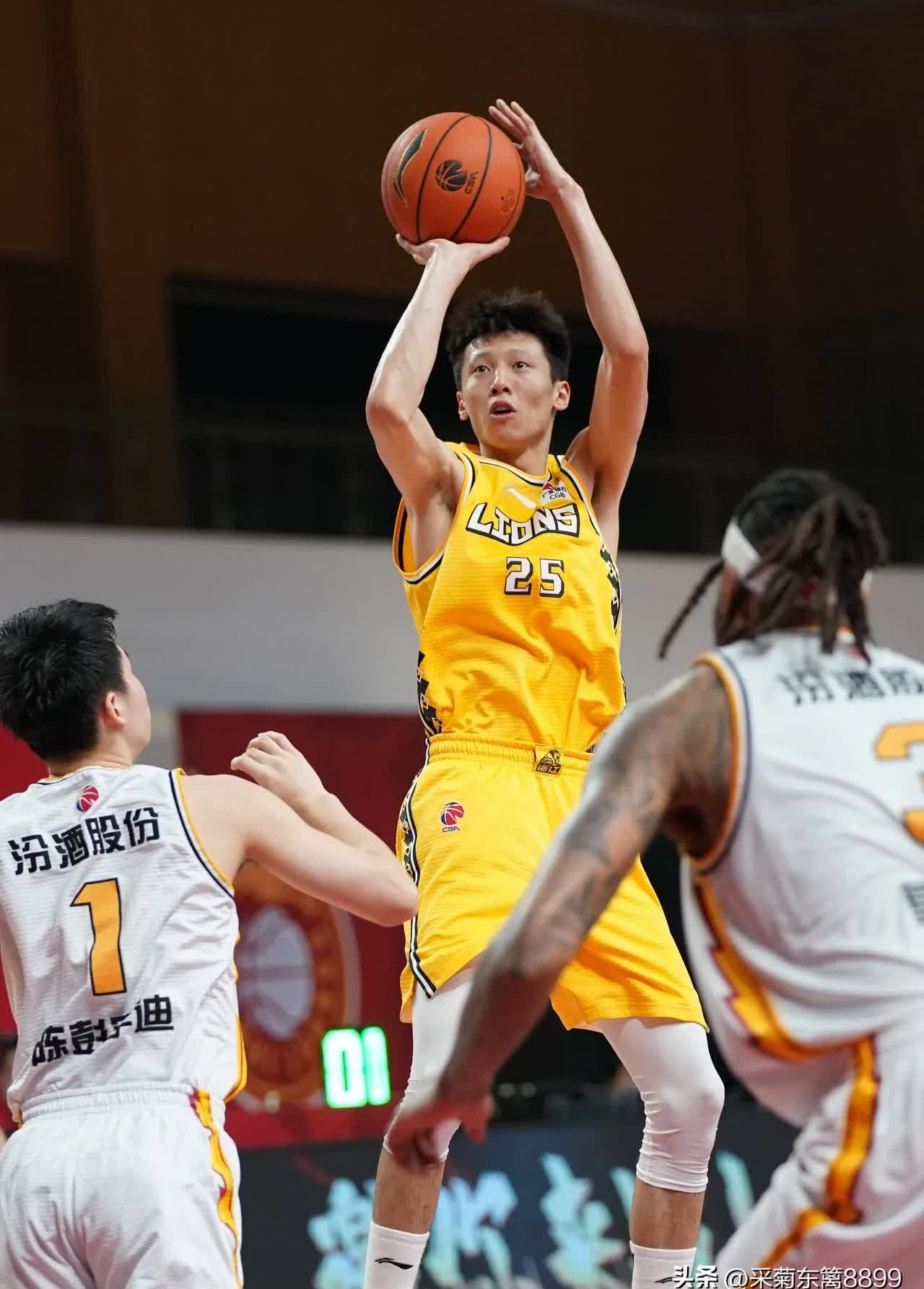 包含马刺翻盘深圳队，胡金秋点燃赛场的词条