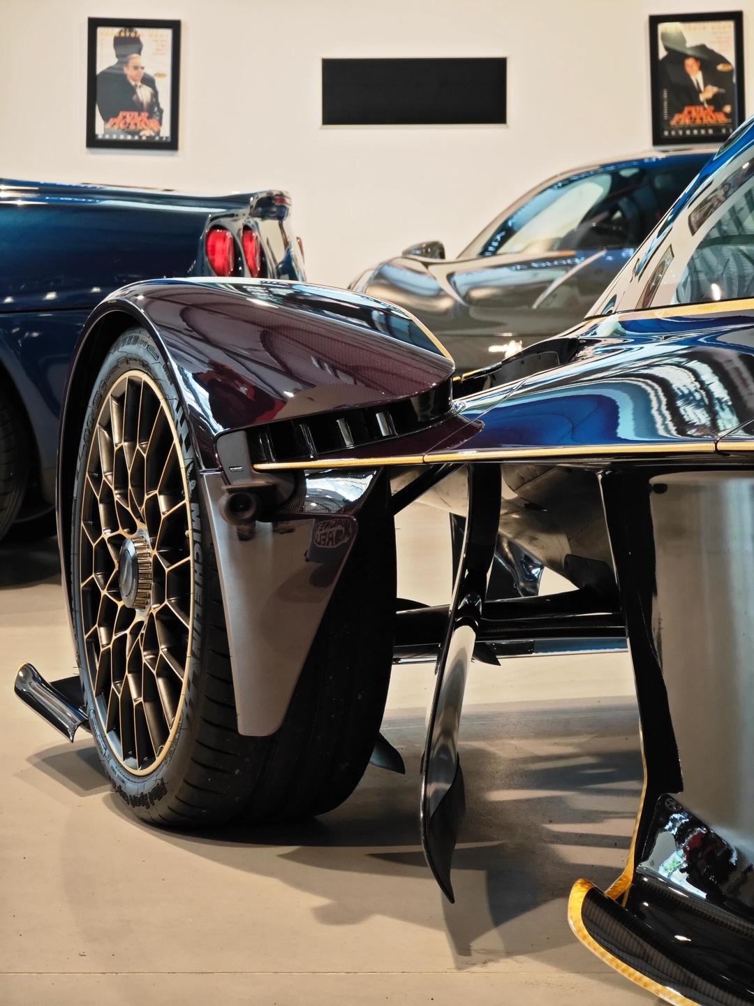 包含哈斯车队翻盘阿斯顿马丁，汉密尔顿惊艳四座的词条