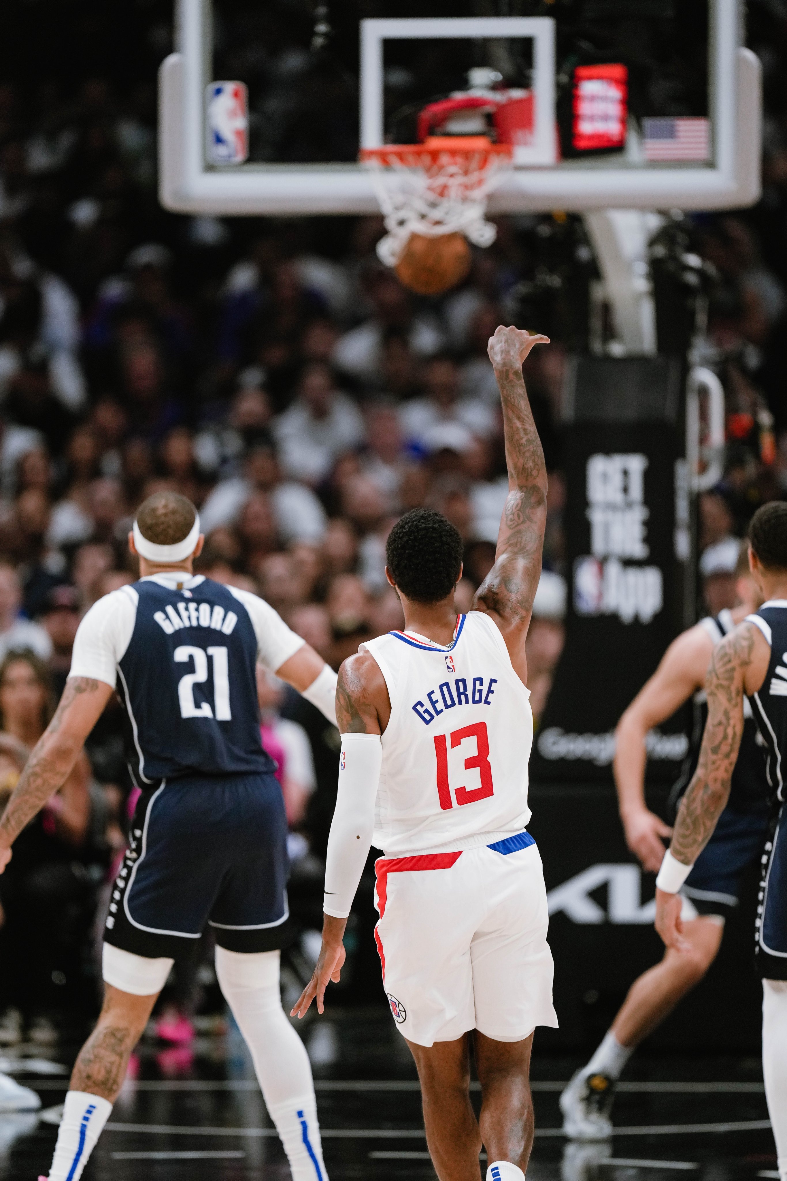 国王横扫公牛，东契奇状态火热