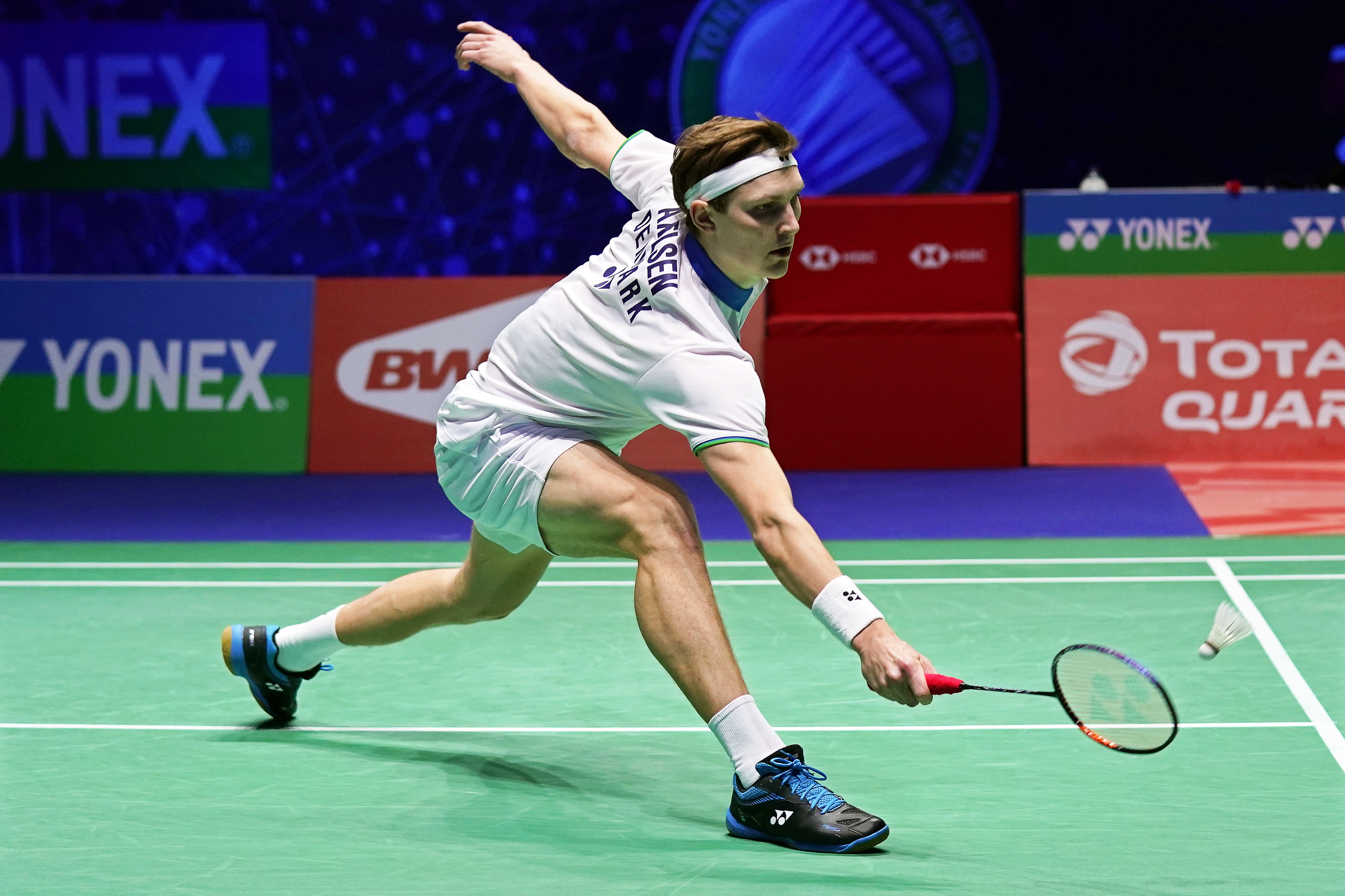 包含马来西亚队鏖战中国队，安赛龙统治全场的词条