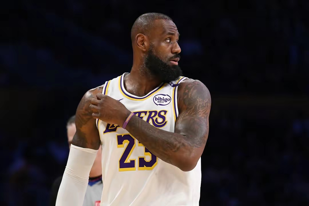 凯尔特人轻取新疆队,詹姆斯刷新纪录 凯尔特人轻取新疆队,詹姆斯刷新纪录