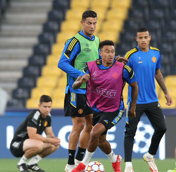 瑞典碾压乌拉圭，拉什福德扛起全队